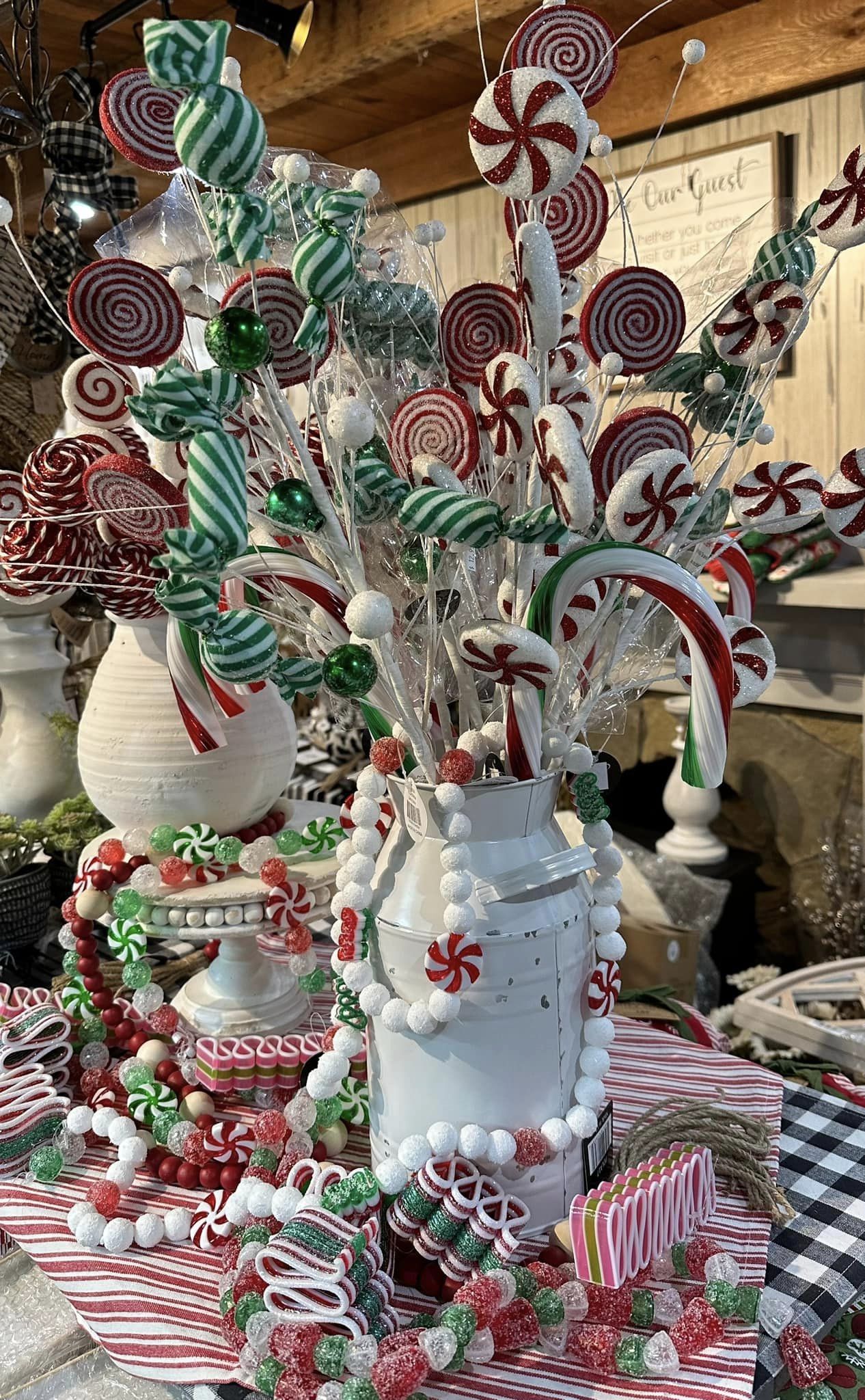 Rolled Candy Belt Ball Spray 28.75” - Red/White