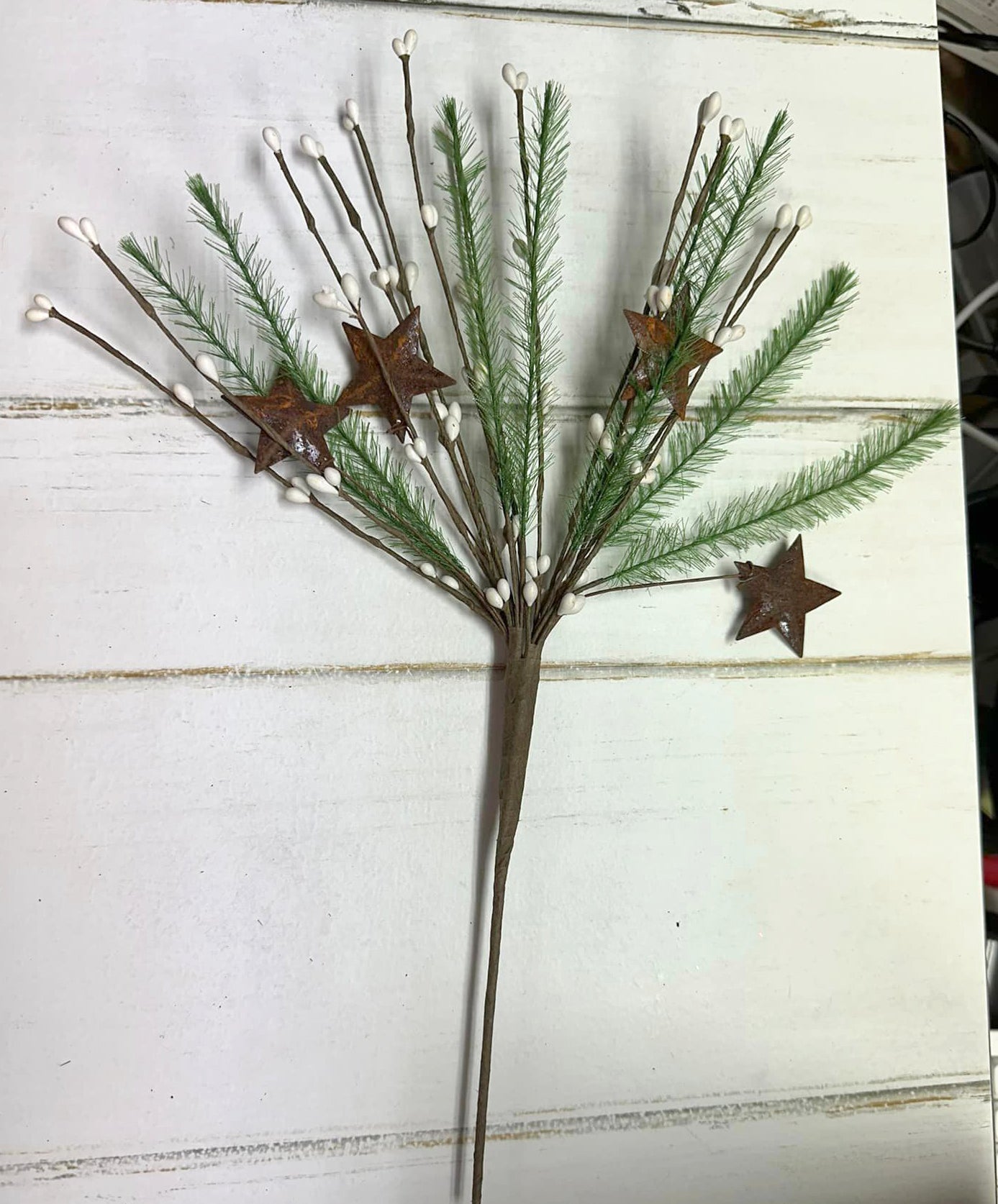 White Pine Berry Pick with Rusty Star